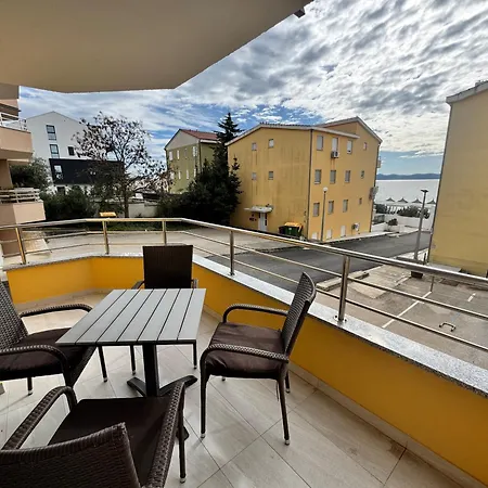 Apartamento Perissa